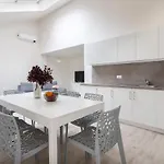 Kinsky Garden And By Dwellfort פראג