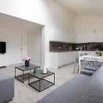 Kinsky Garden And By Dwellfort מלון דירות
