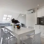 Kinsky Garden And By Dwellfort מלון דירות