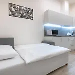 Apartahotel Kinsky Garden And By Dwellfort