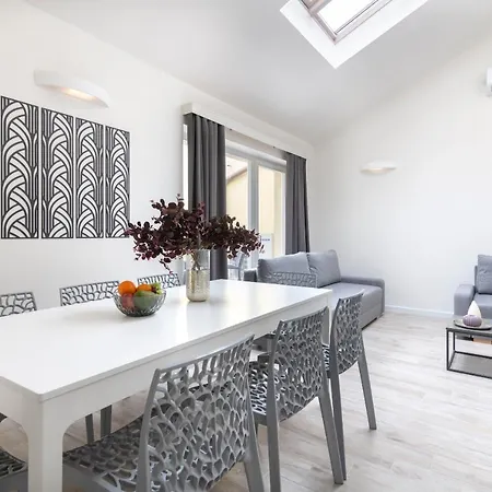 Апарт-отель Kinsky Garden And By Dwellfort 4*