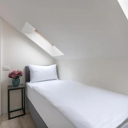 Kinsky Garden And By Dwellfort Apartmanhotel Prága