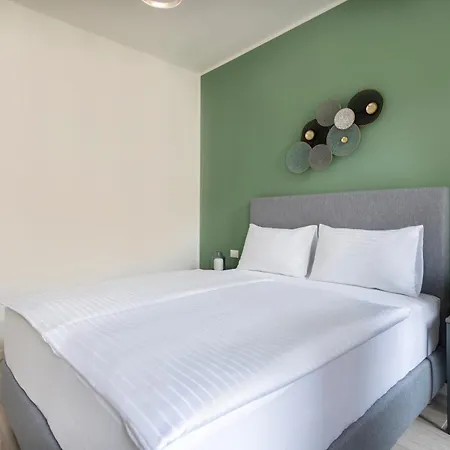 Апарт-отель Kinsky Garden And By Dwellfort 4*