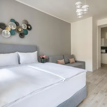 Kinsky Garden And By Dwellfort Apartmanhotel 4*
