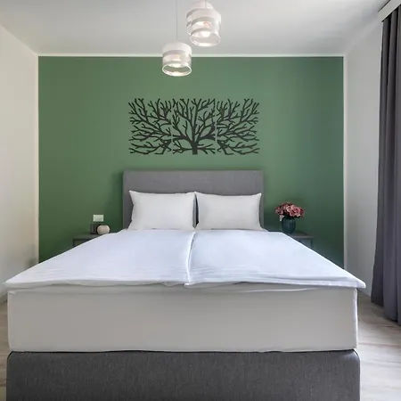 Апарт-отель Kinsky Garden And By Dwellfort 4*