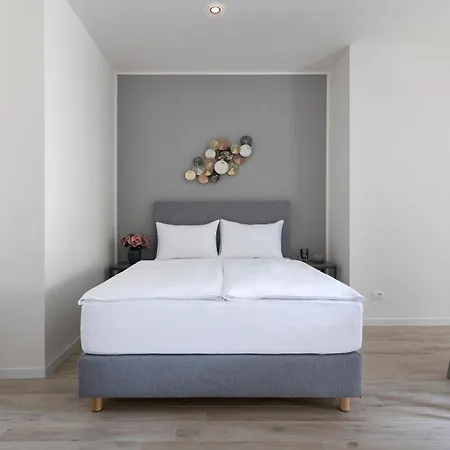 Апарт-отель Kinsky Garden And By Dwellfort 4*