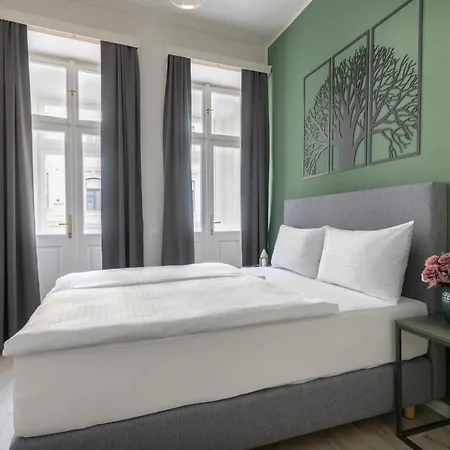 Kinsky Garden And By Dwellfort Apartahotel 4*