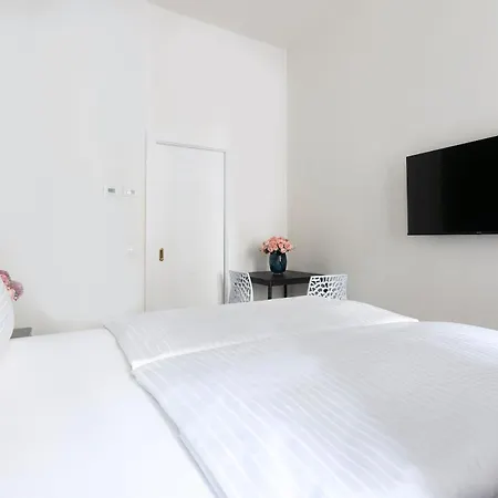 Kinsky Garden And By Dwellfort Apartahotel 4*