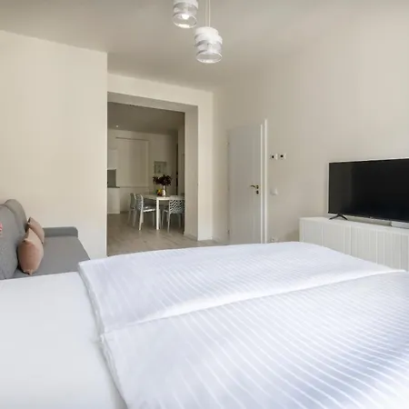 Kinsky Garden And By Dwellfort Апарт-отель 4*