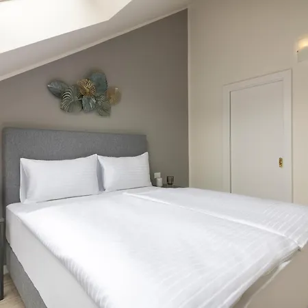 Апарт-отель Kinsky Garden And By Dwellfort 4*