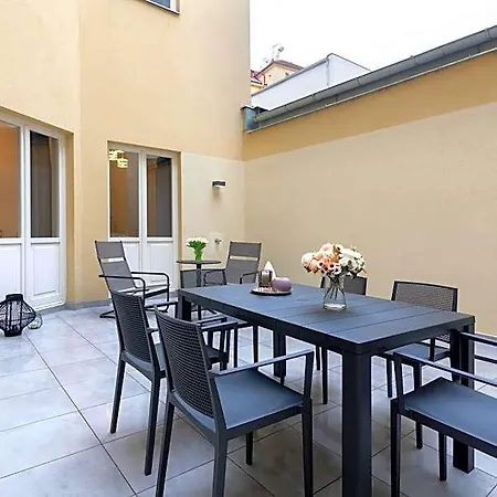 Kinsky Garden And By Dwellfort Apartahotel 4*