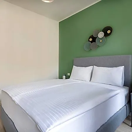 Kinsky Garden And By Dwellfort Lägenhetshotell 4*