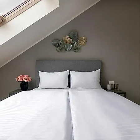 Kinsky Garden And By Dwellfort Apartmanhotel