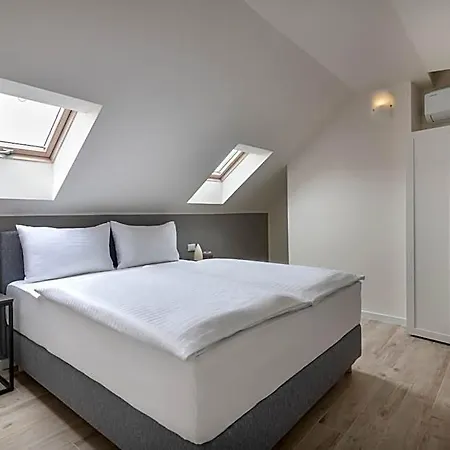 Kinsky Garden And By Dwellfort 4*
