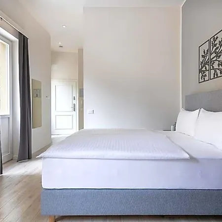 Kinsky Garden And By Dwellfort Apartmanhotel