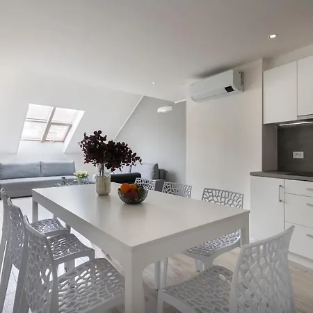 Kinsky Garden And By Dwellfort Appart hôtel