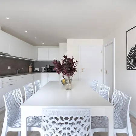 Kinsky Garden And By Dwellfort 4*